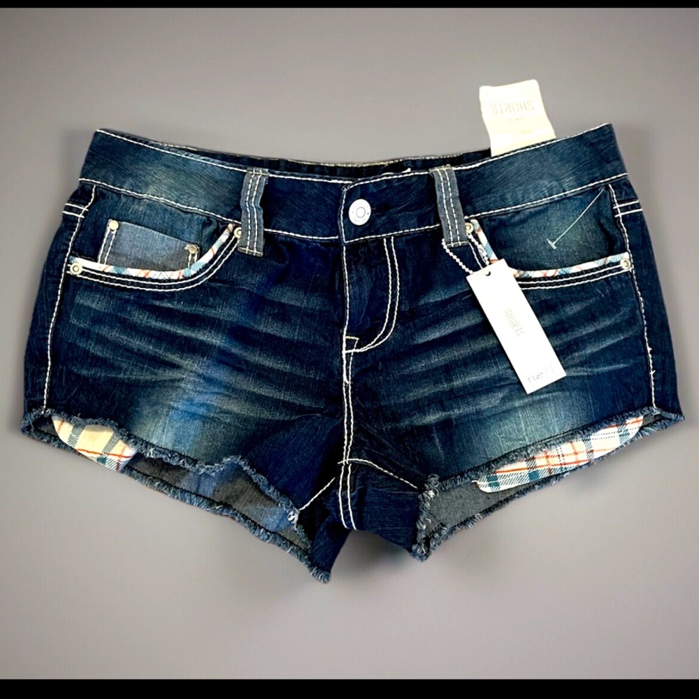 Denim Short Shorts Fringe Hems Plaid Pockets Hang Out The Front Of Shorts Sz7/8